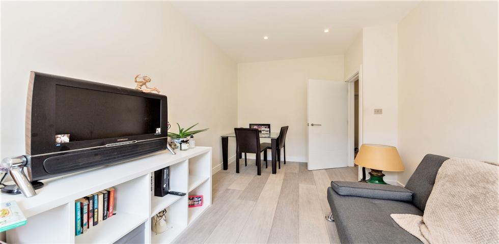 Modern and Central Apartment Loveridge Road, West Hampstead